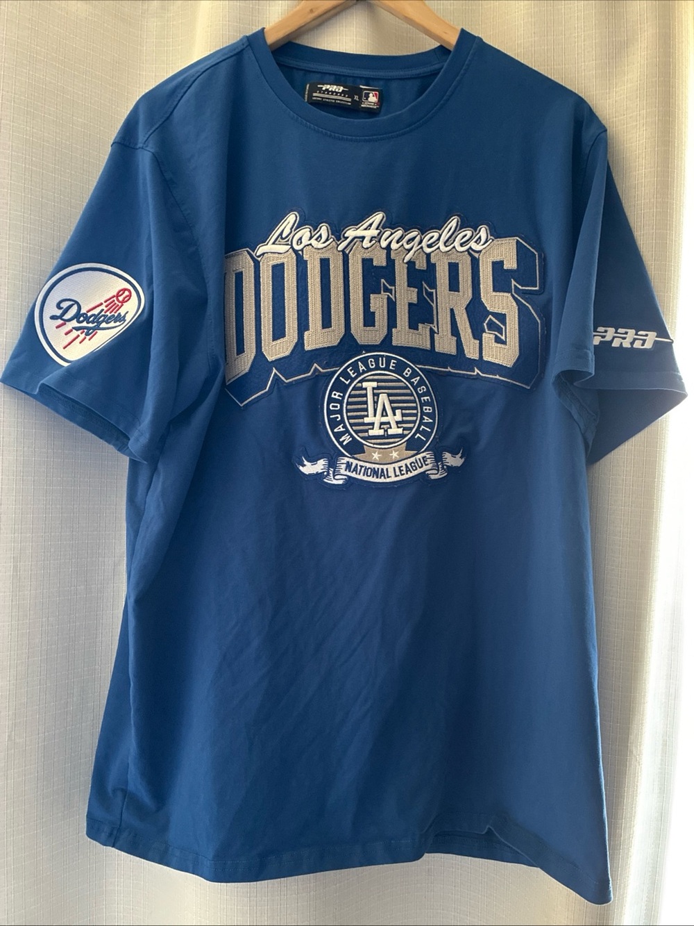 Los Angeles Dodgers shirt Team Crest embroidered pro standard